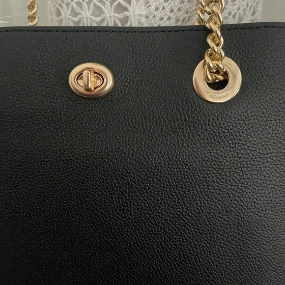 🔥2xHOST PICK🔥 Coach turnlock chain pebble tote - Picture 6 of 7